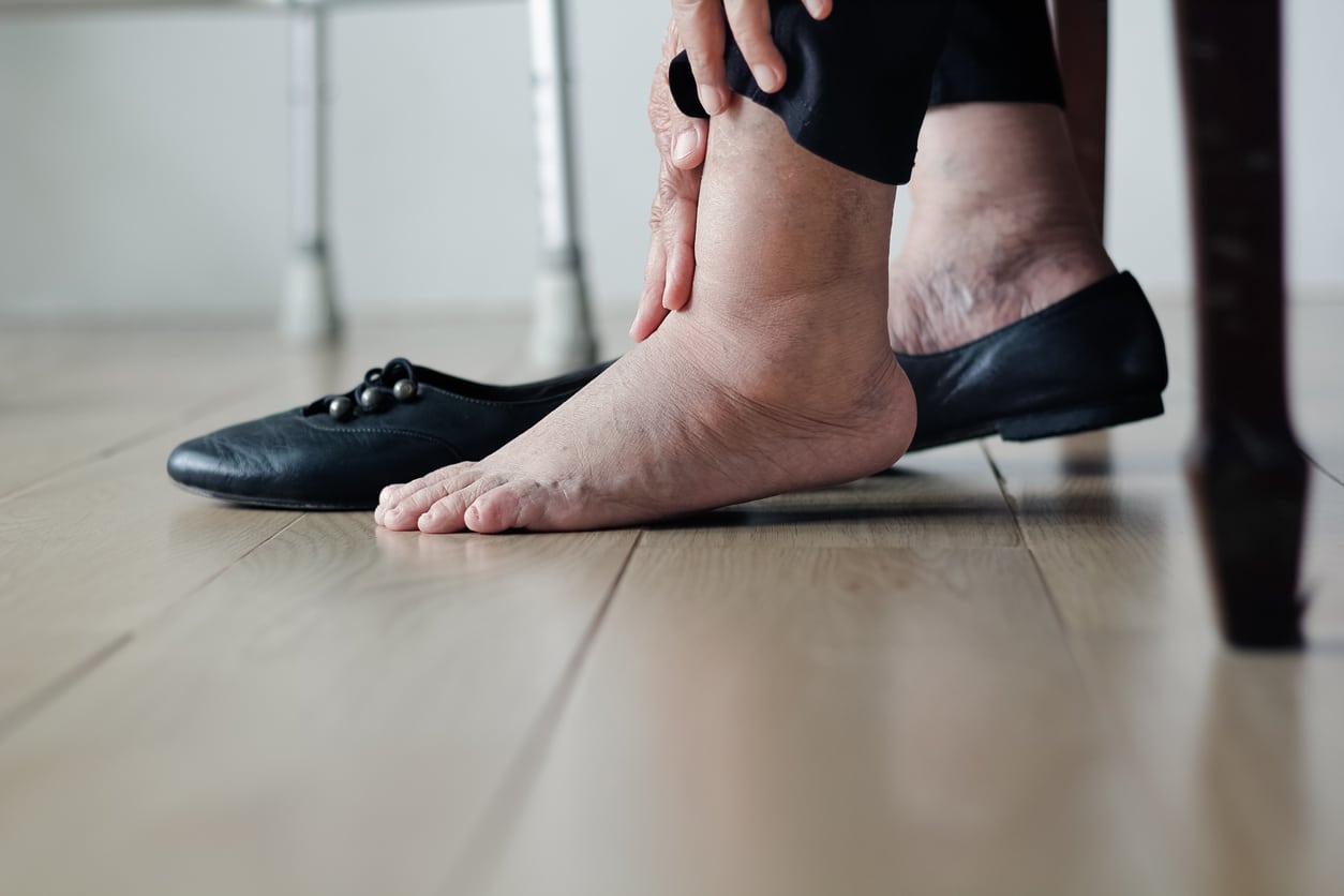What are the differences between diabetic and compression socks?